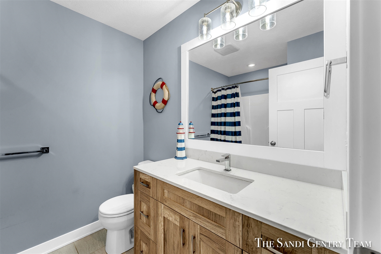 14708 Leonard Road, Spring Lake, MI, 49456-9790