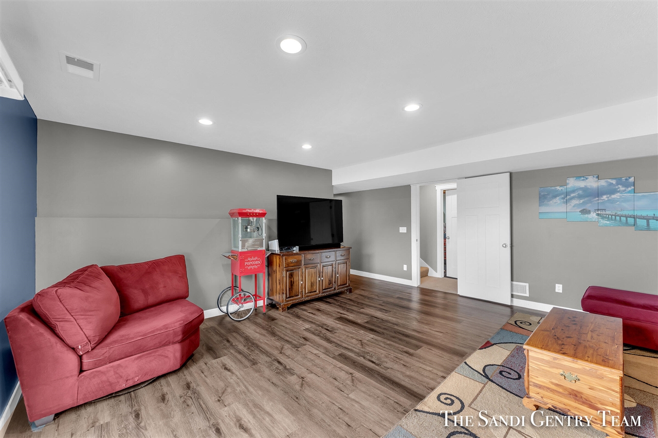 14708 Leonard Road, Spring Lake, MI, 49456-9790