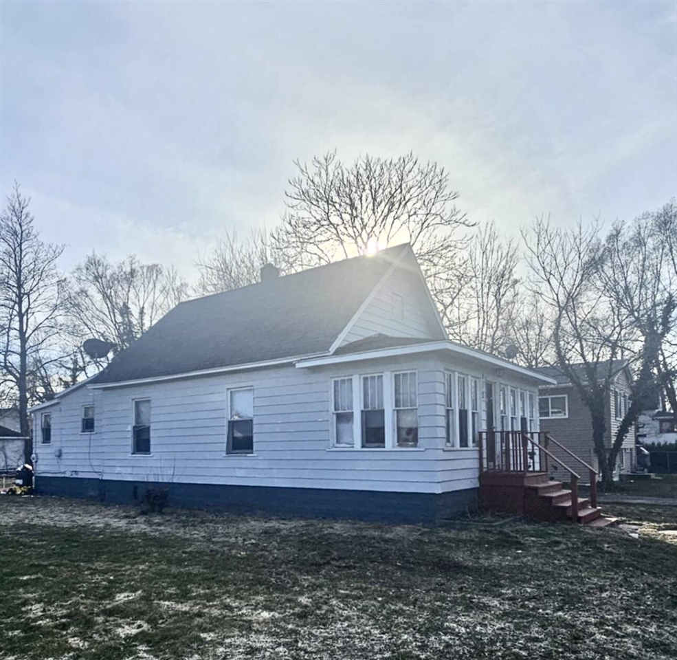 810 Thresher Avenue, Benton Harbor, MI, 49022-3338