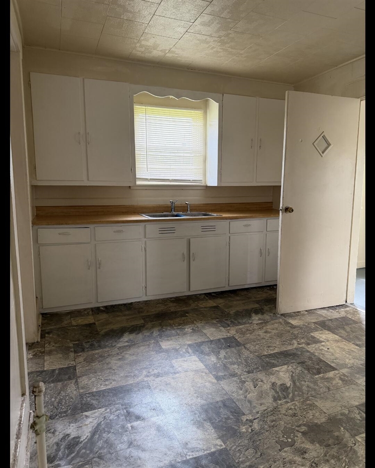 810 Thresher Avenue, Benton Harbor, MI, 49022-3338