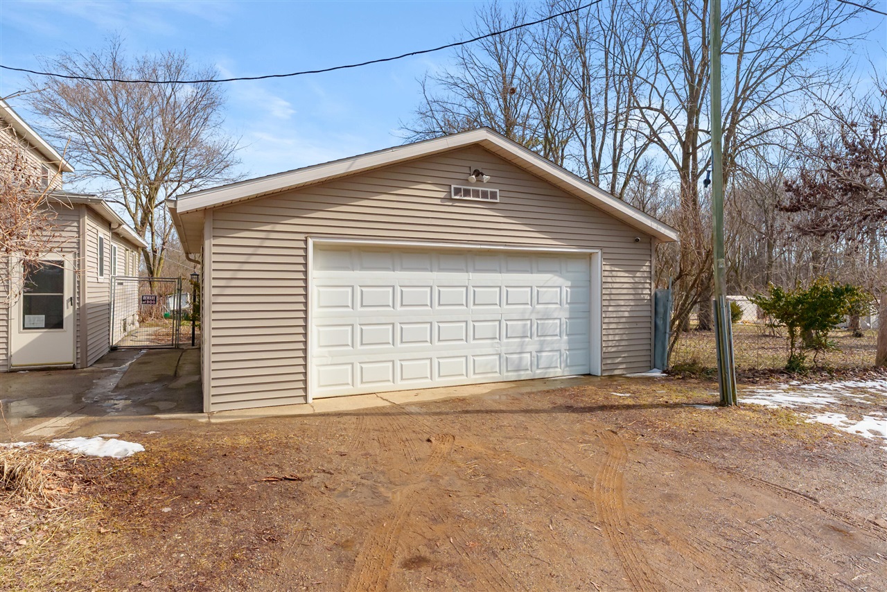 35553 M 43, Paw Paw, MI, 49079-8455