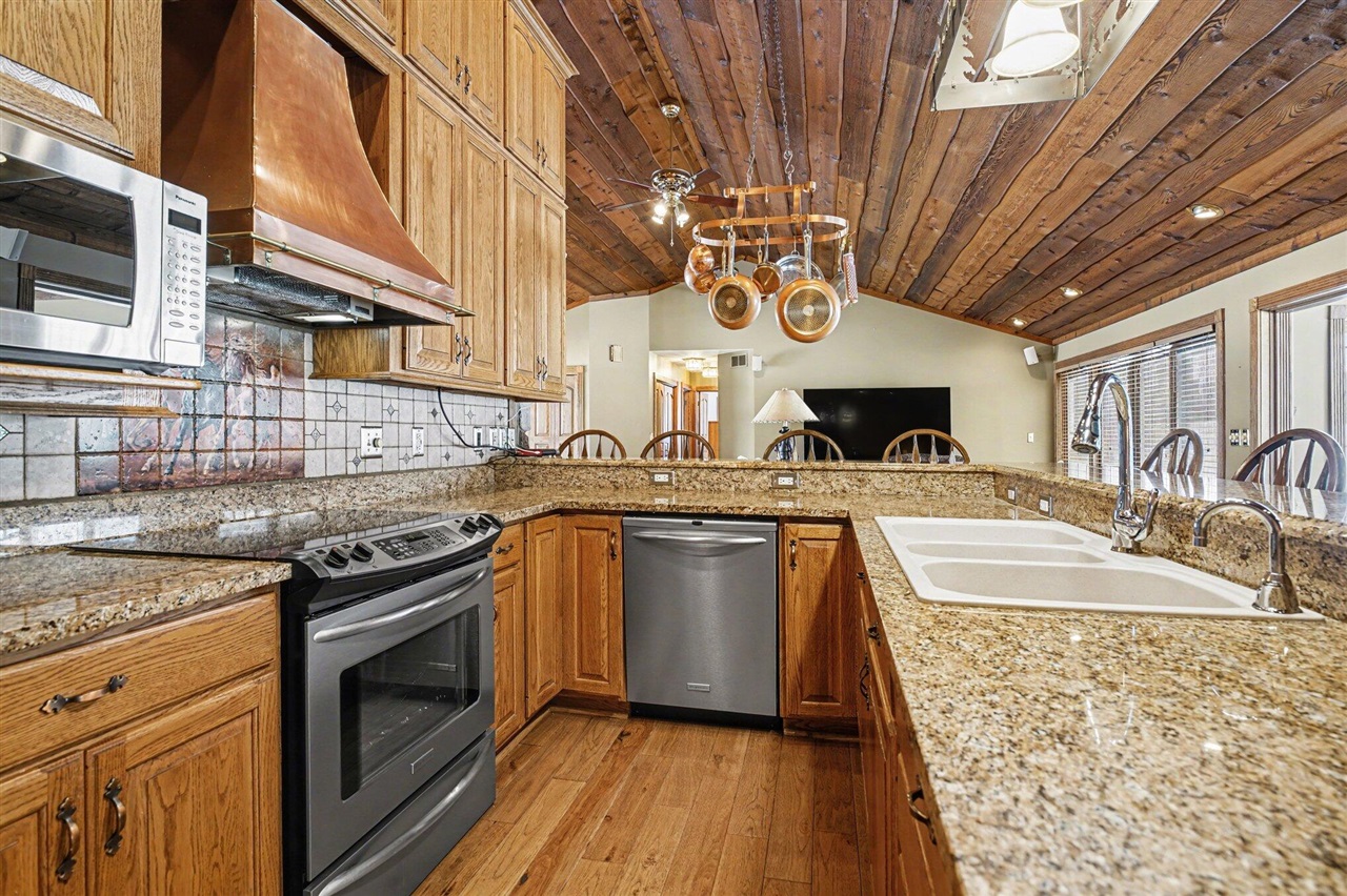 65650 Dailey Road, Edwardsburg, MI, 49112-9640