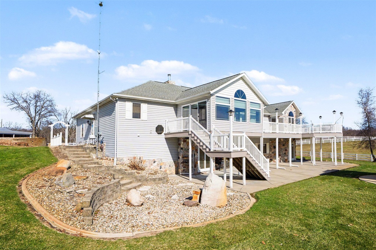 65650 Dailey Road, Edwardsburg, MI, 49112-9640