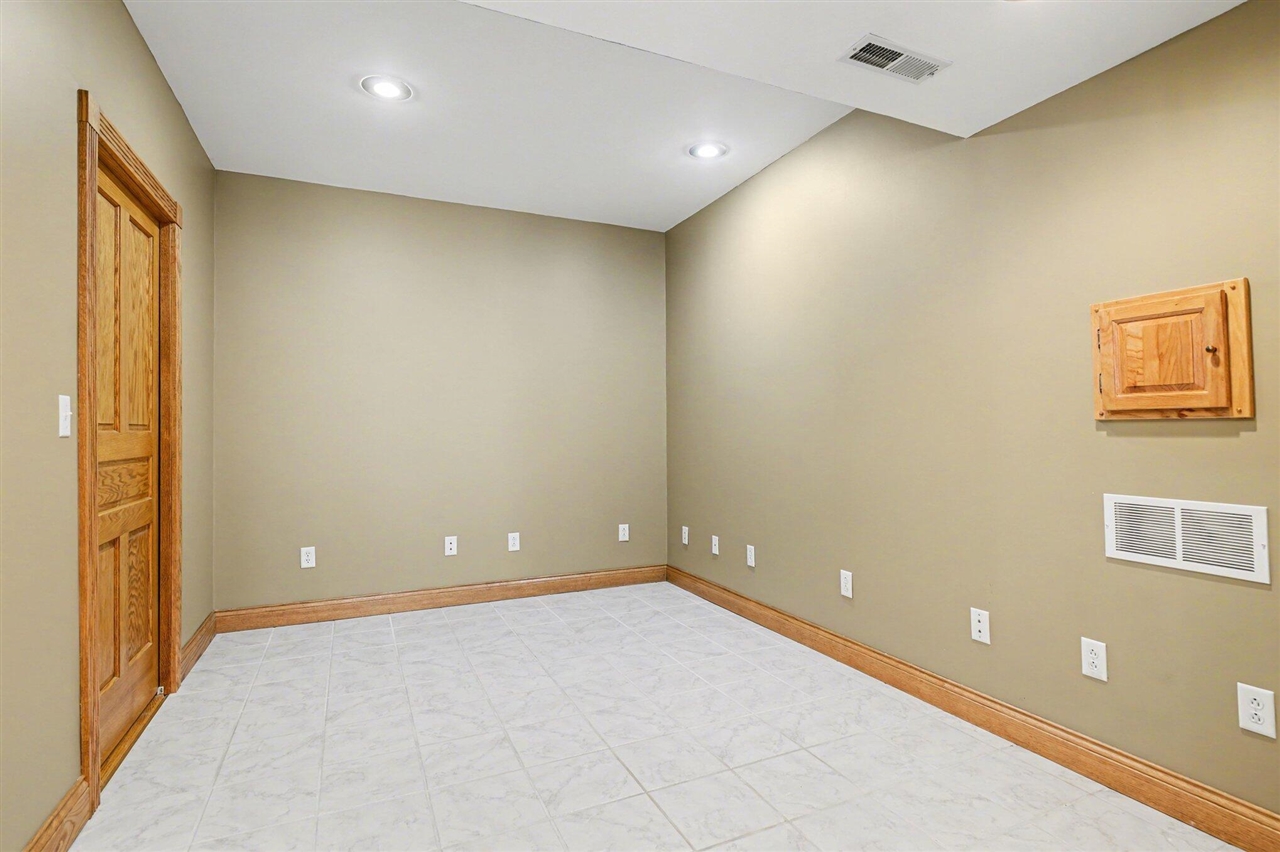 65650 Dailey Road, Edwardsburg, MI, 49112-9640