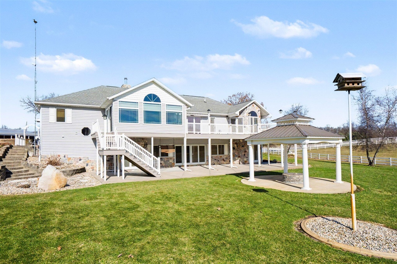 65650 Dailey Road, Edwardsburg, MI, 49112-9640