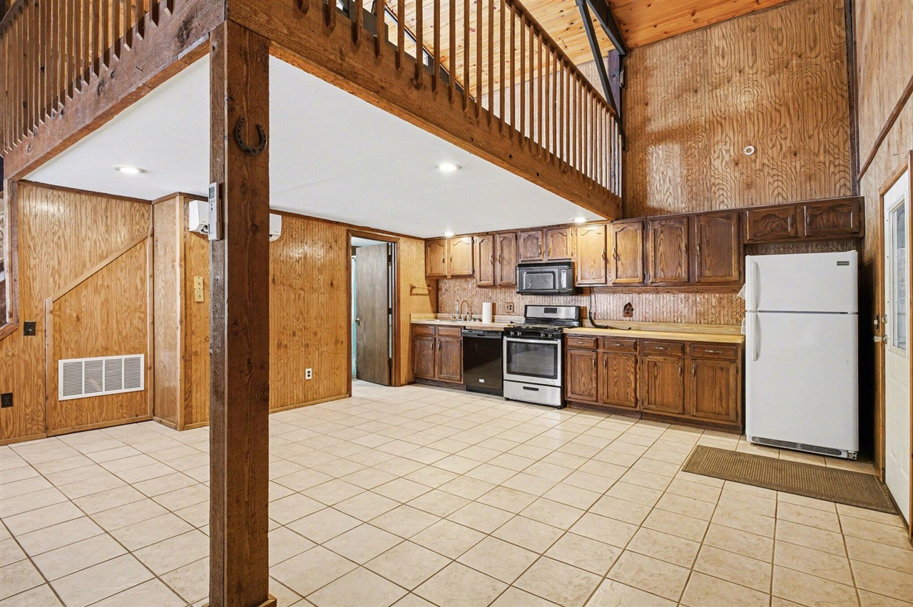 65650 Dailey Road, Edwardsburg, MI, 49112-9640