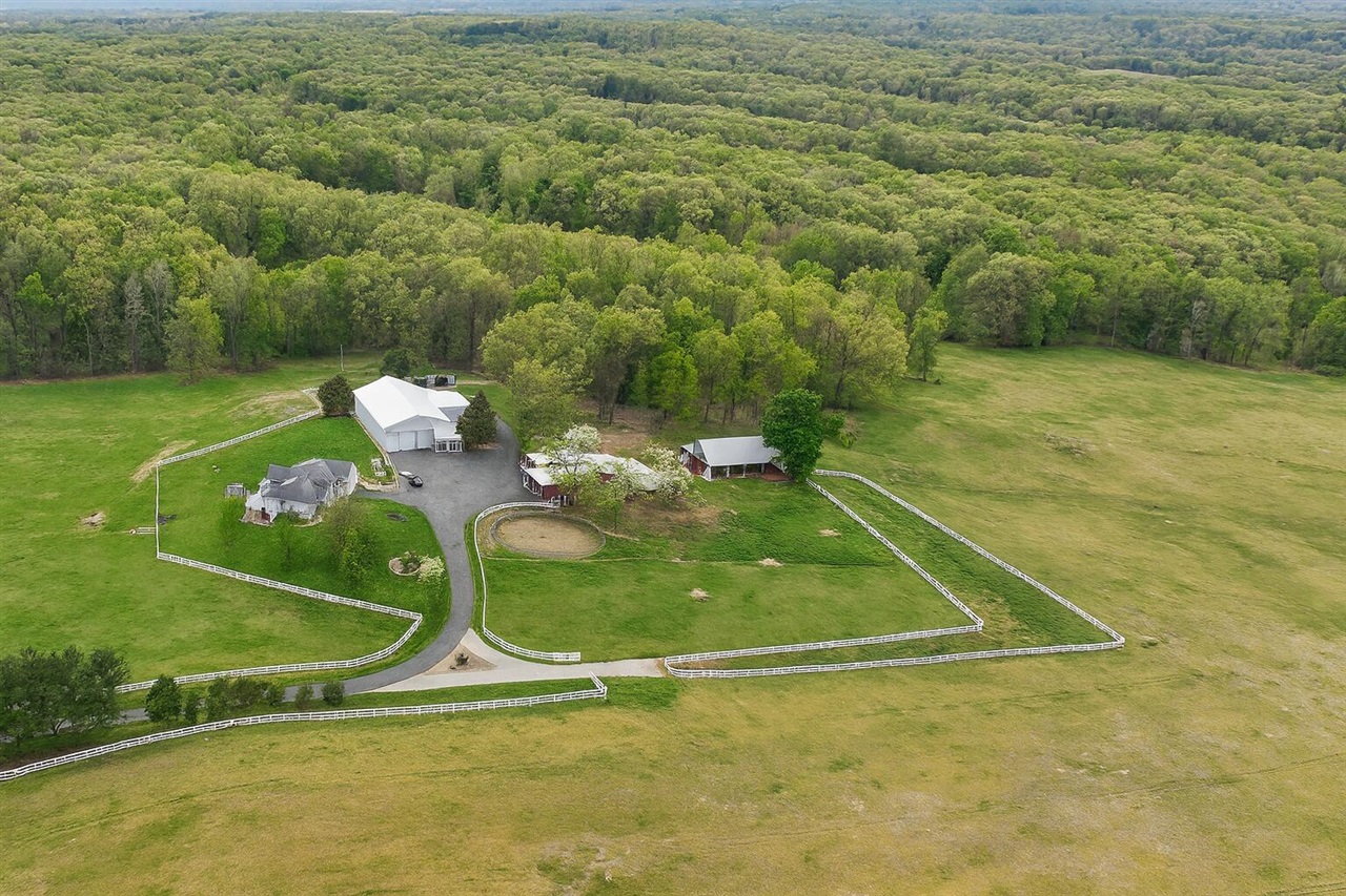 65650 Dailey Road, Edwardsburg, MI, 49112-9640