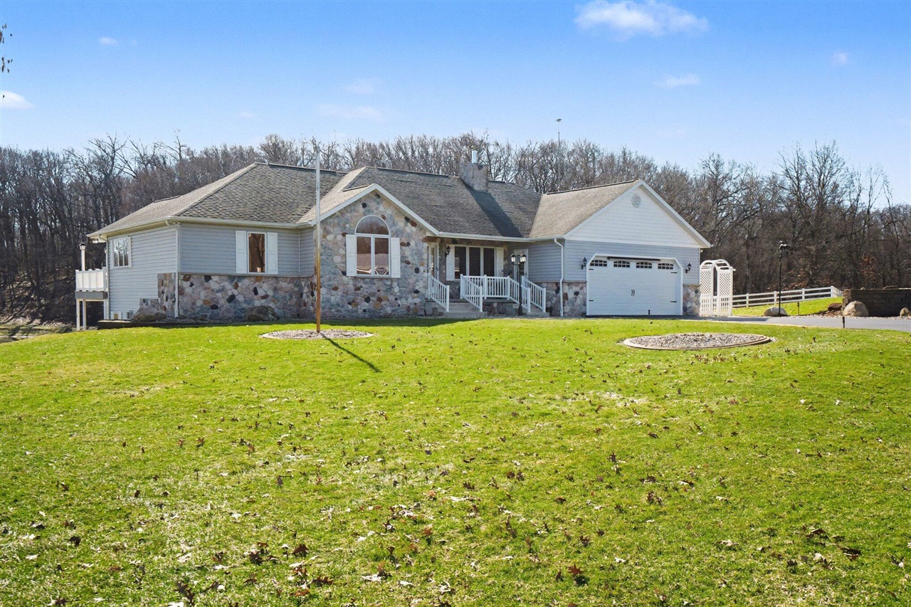 65650 Dailey Road, Edwardsburg, MI, 49112-9640