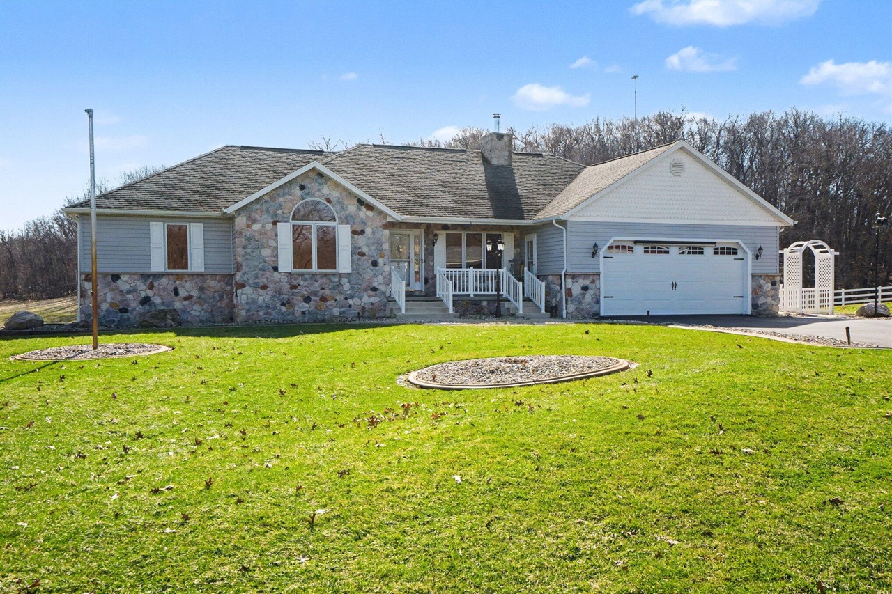 65650 Dailey Road, Edwardsburg, MI, 49112-9640