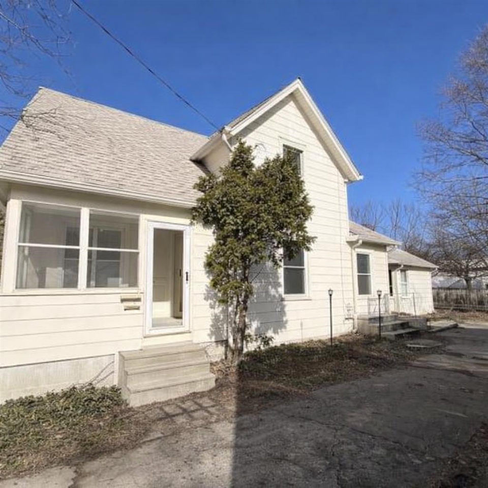 141 Bates Street, Jackson, MI, 49202-3601