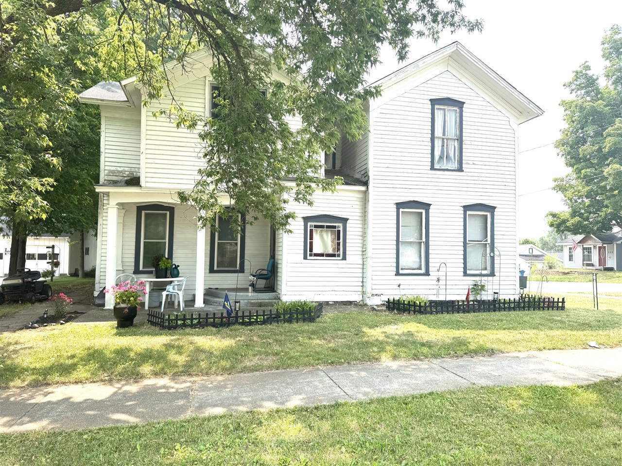 313 W 6th Street photo 12