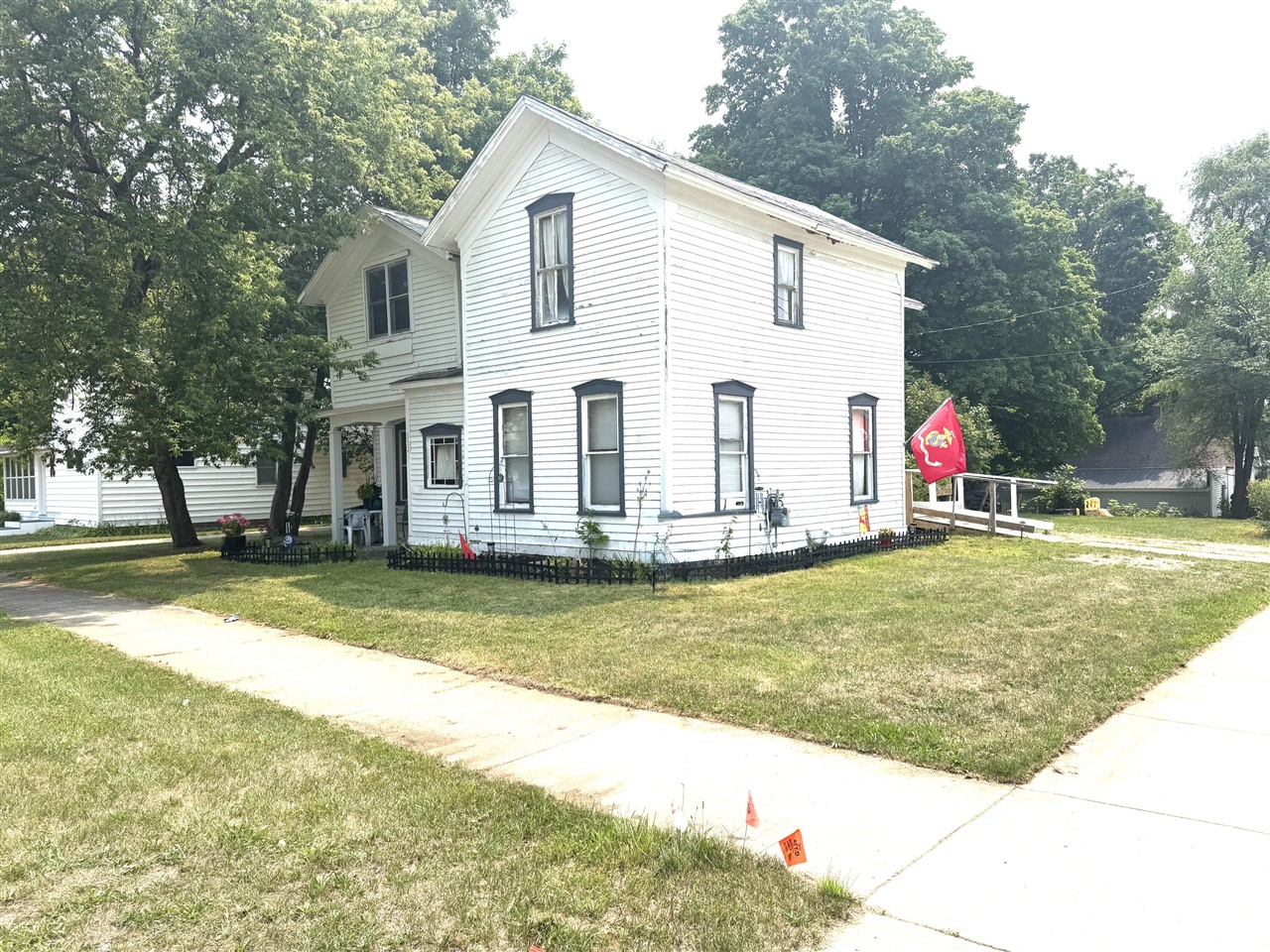 313 W 6th Street photo 13