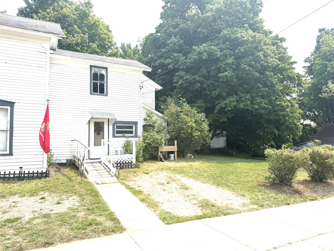 313 W 6th Street photo 16