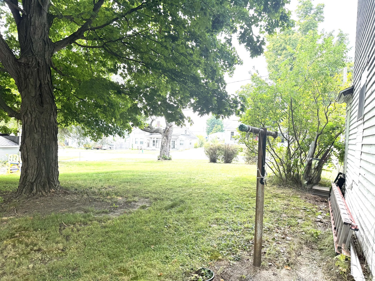 313 W 6th Street photo 19