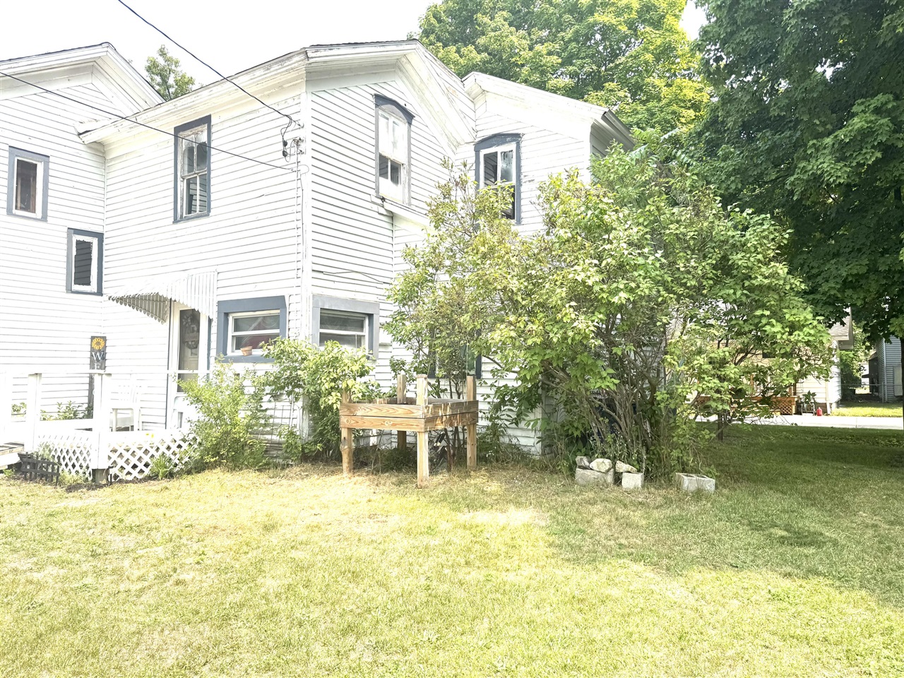313 W 6th Street photo 23