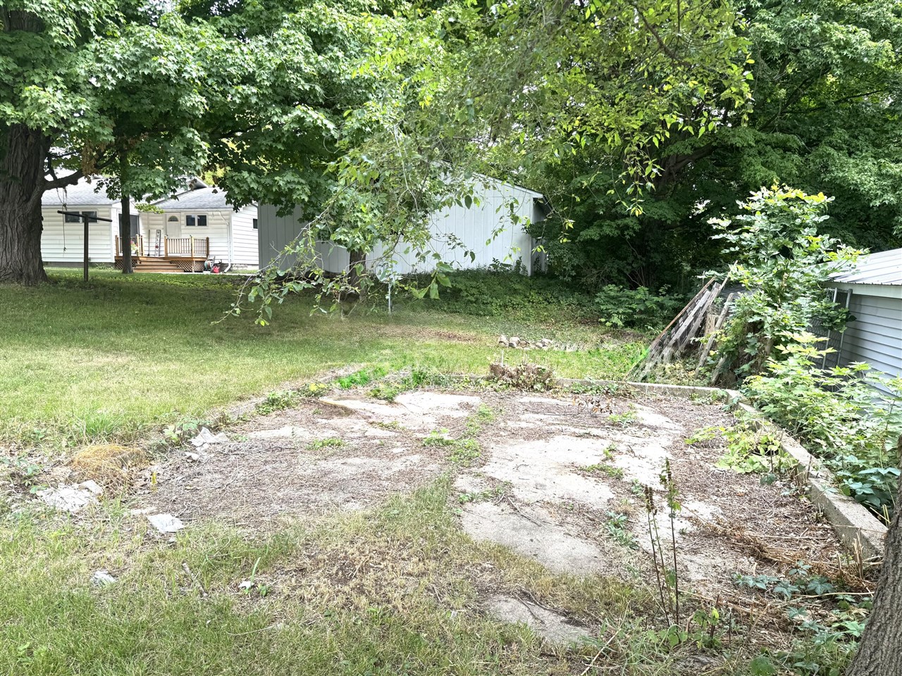 313 W 6th Street photo 28