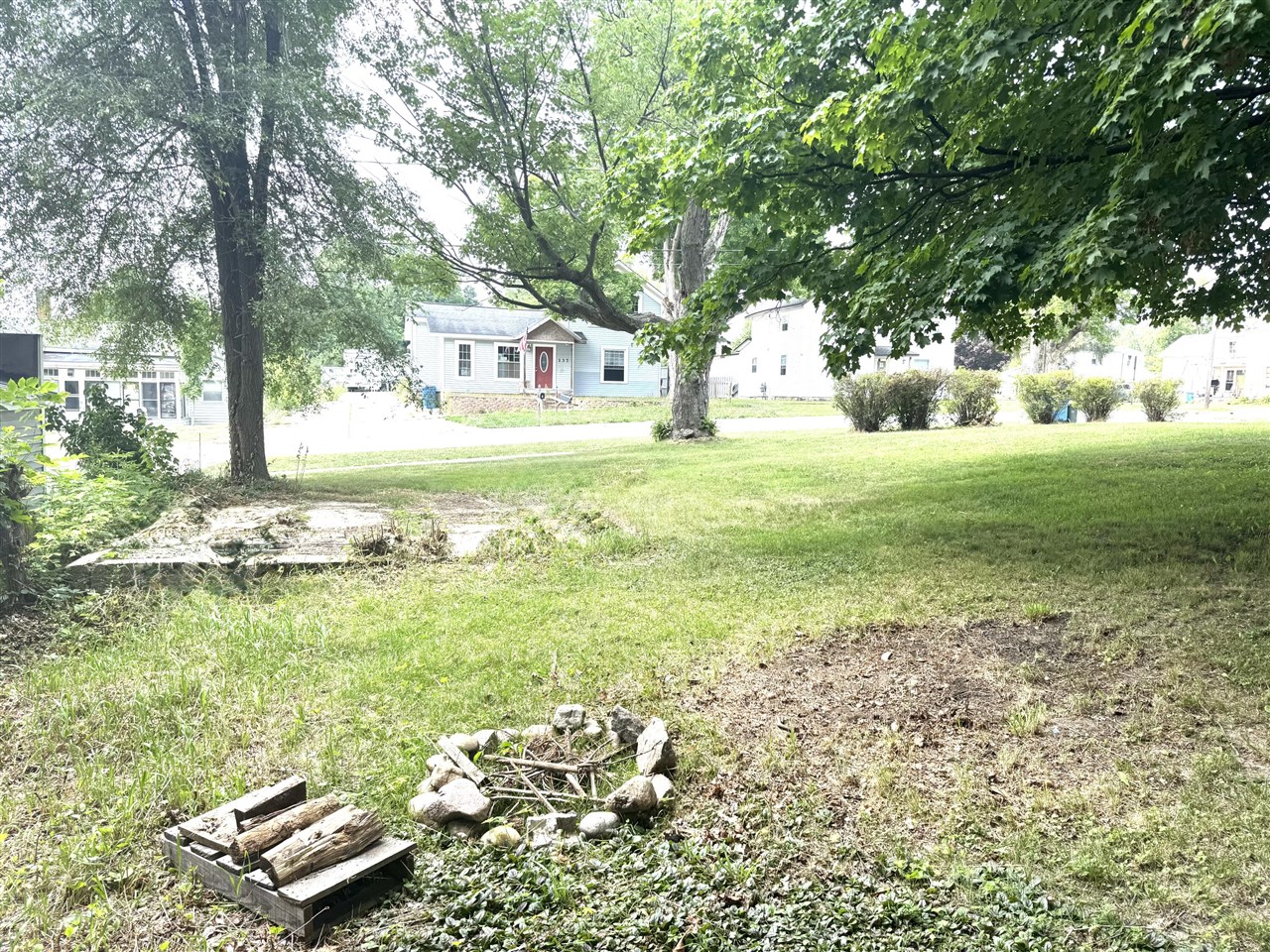 313 W 6th Street photo 30
