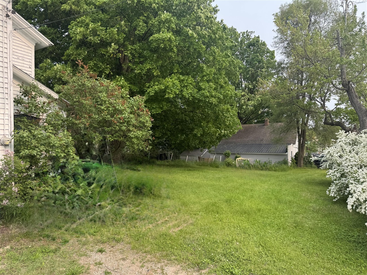 313 W 6th Street photo 31
