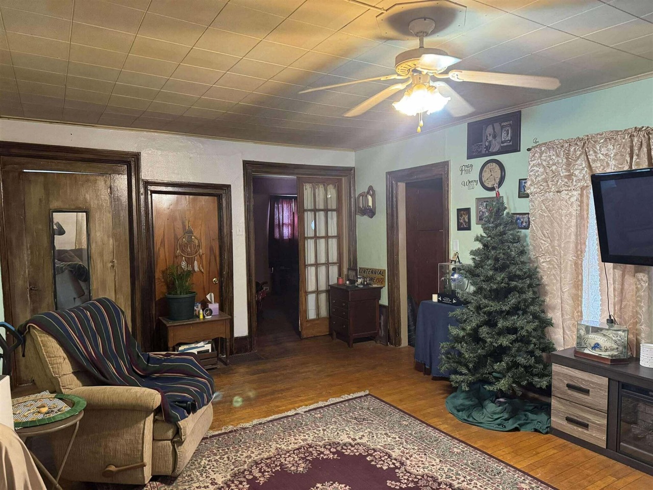 313 W 6th Street photo 45