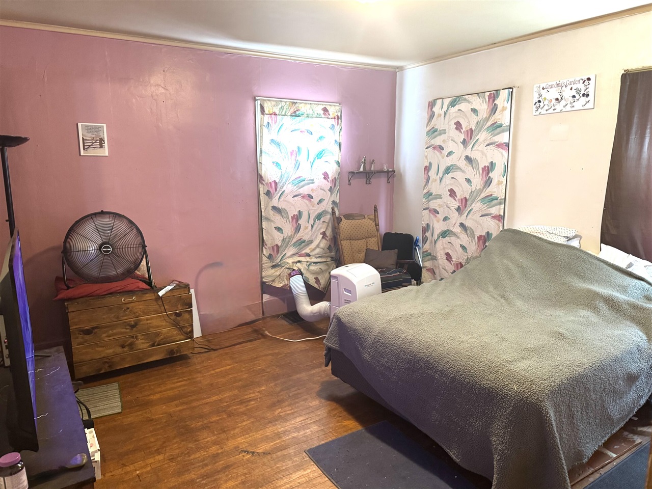 313 W 6th Street photo 49