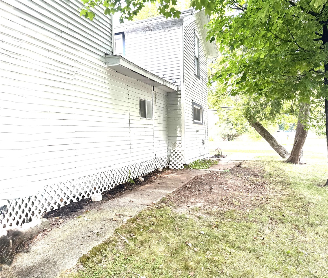 313 W 6th Street photo 6