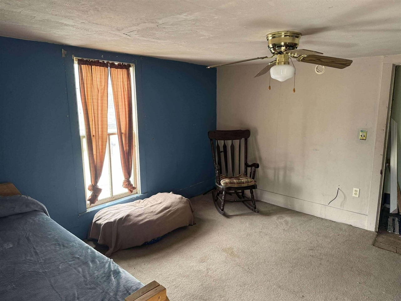 313 W 6th Street photo 68