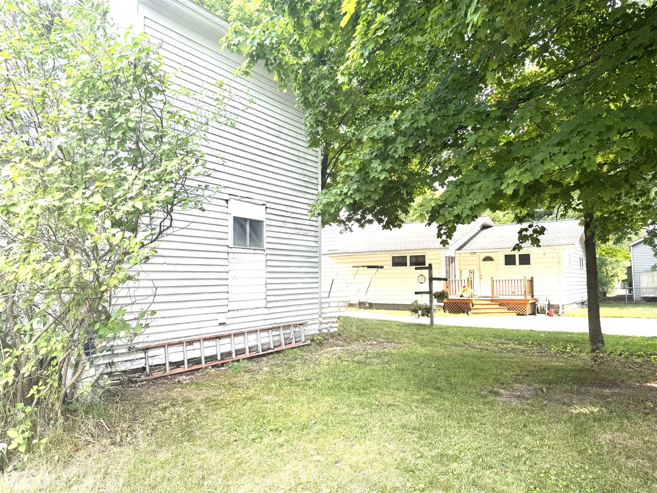 313 W 6th Street photo 8