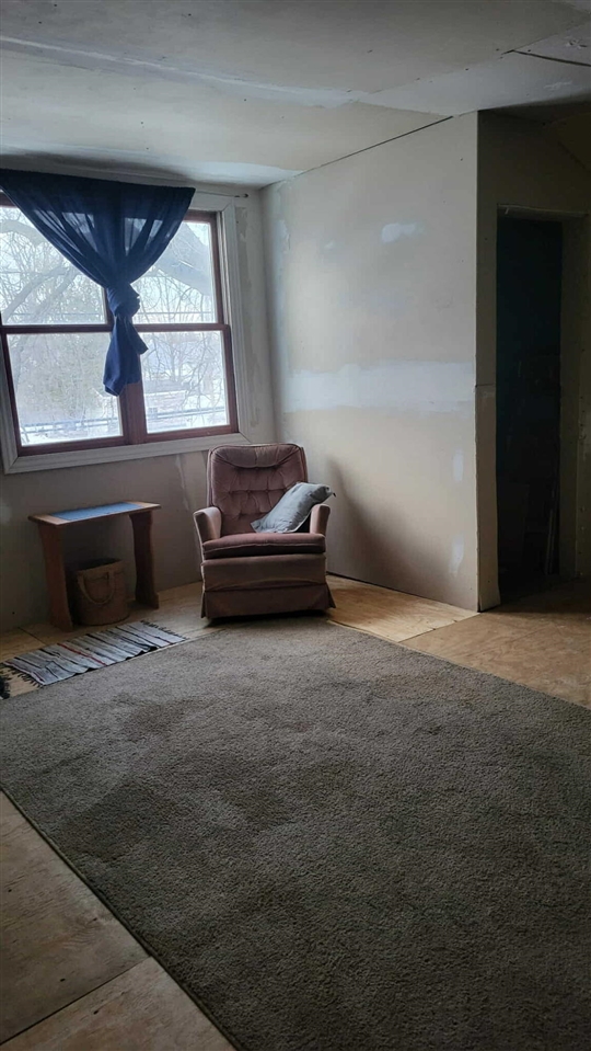 313 W 6th Street photo 89