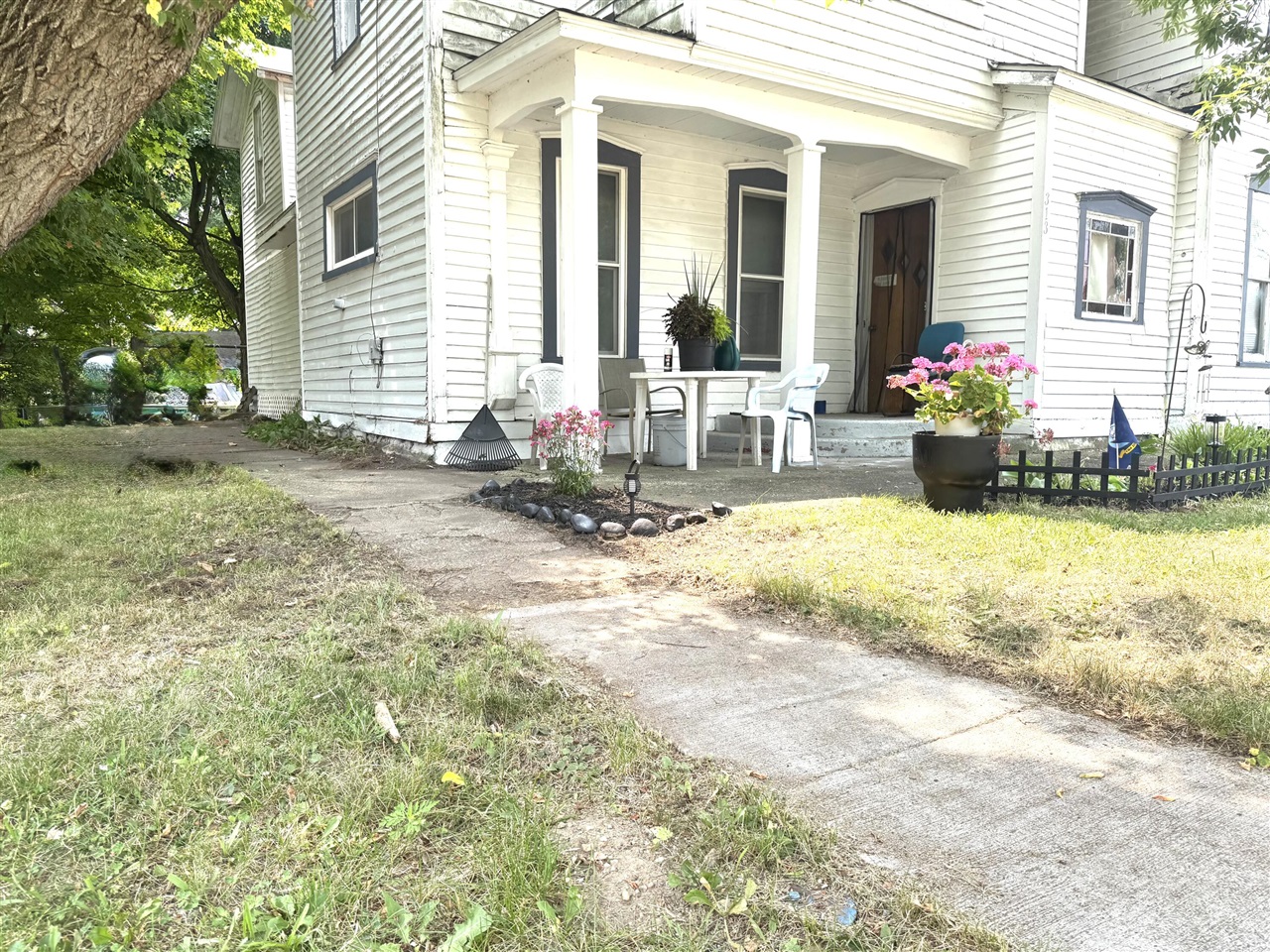 313 W 6th Street photo 10