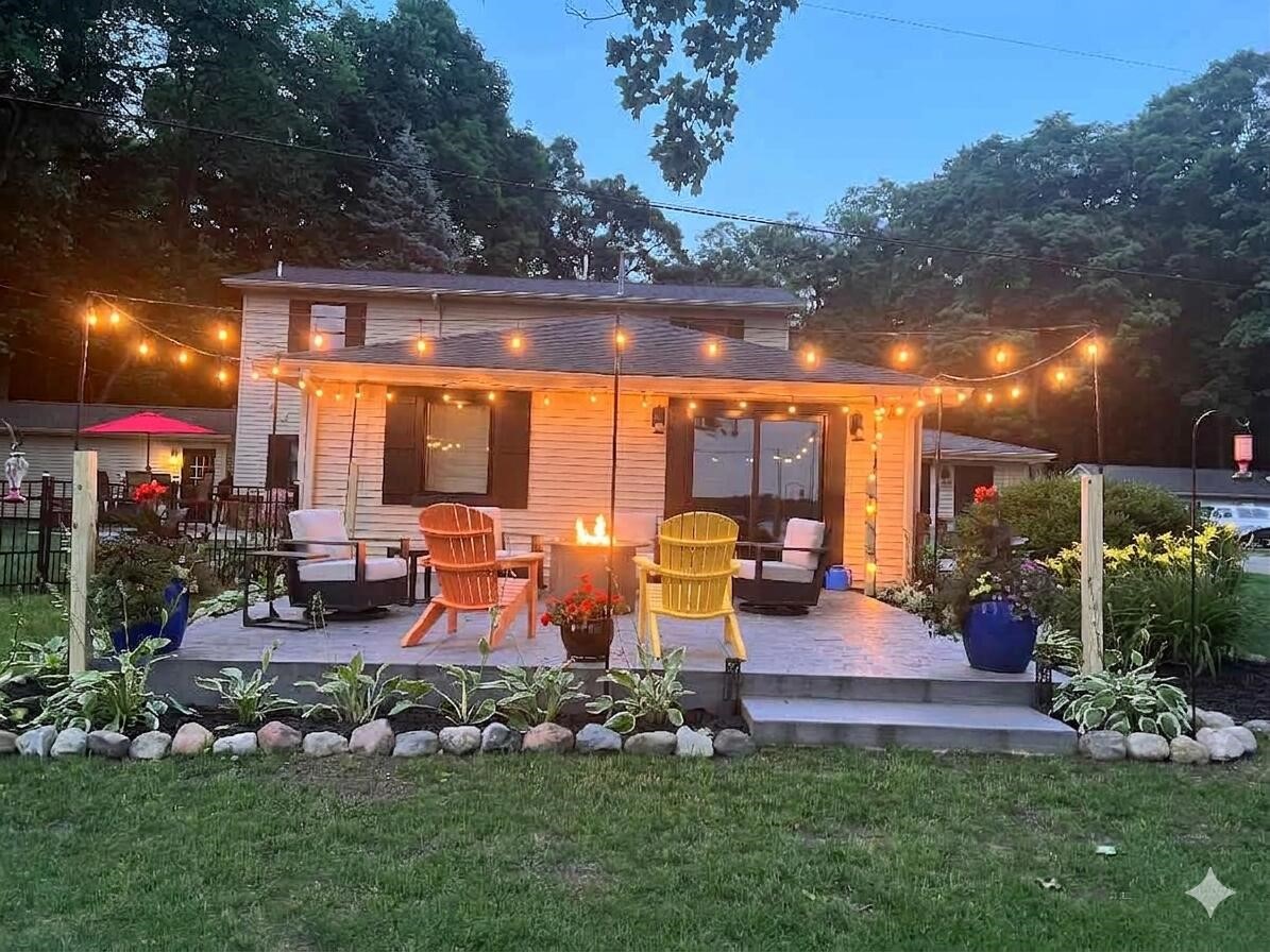 20070 Parkway Avenue, Three Rivers, MI, 49093-9041