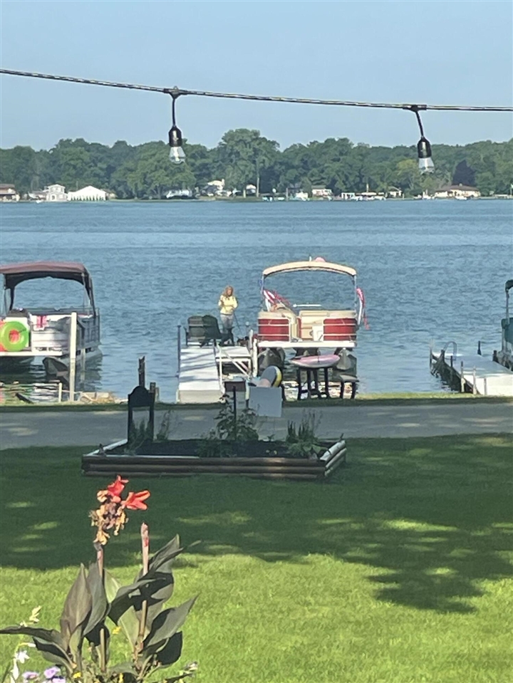 20070 Parkway Avenue, Three Rivers, MI, 49093-9041