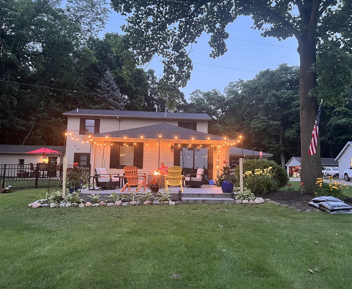 20070 Parkway Avenue, Three Rivers, MI, 49093-9041