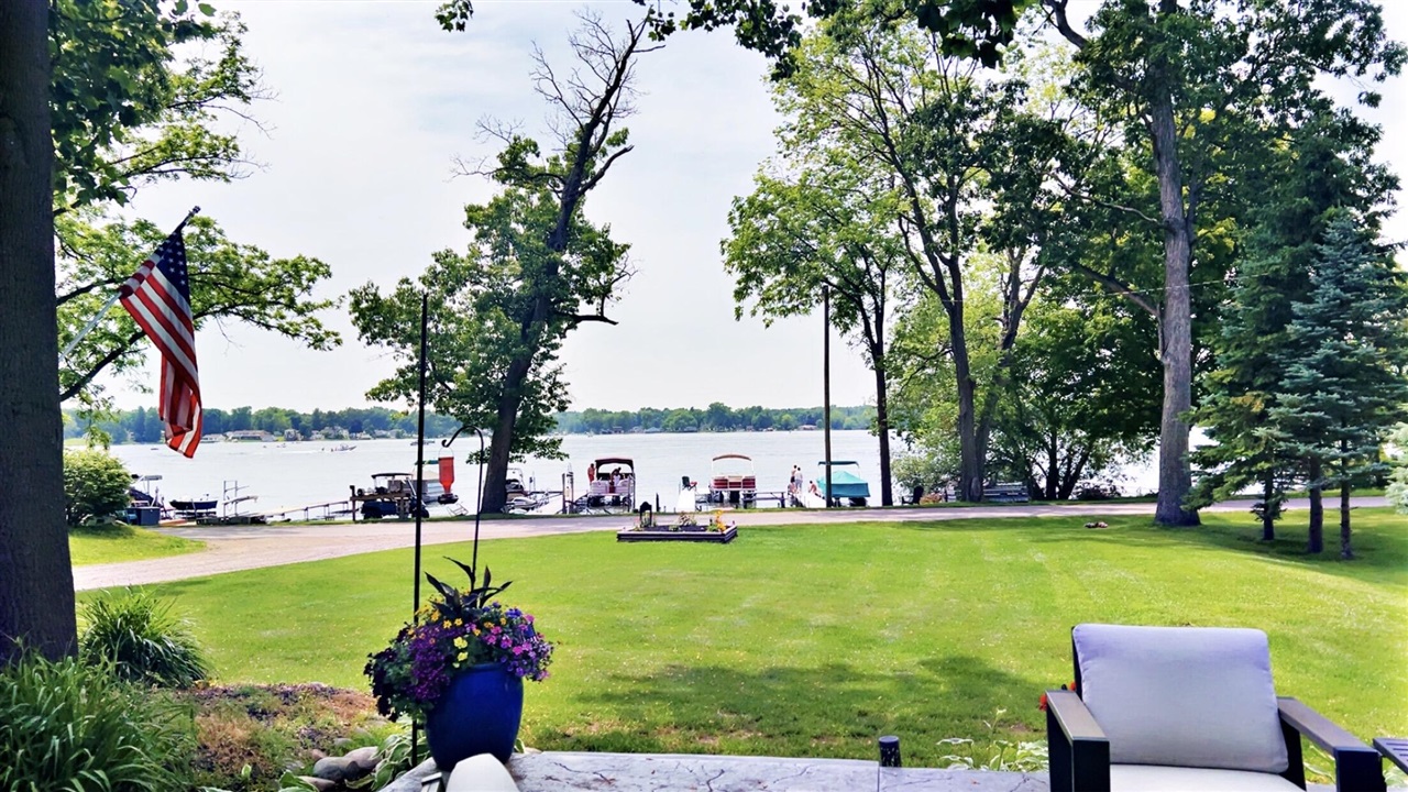 20070 Parkway Avenue, Three Rivers, MI, 49093-9041