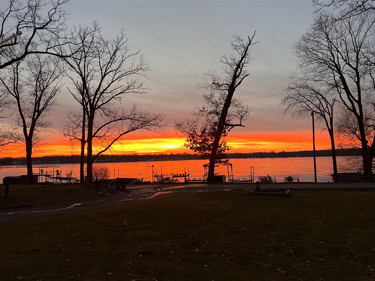 20070 Parkway Avenue, Three Rivers, MI, 49093-9041