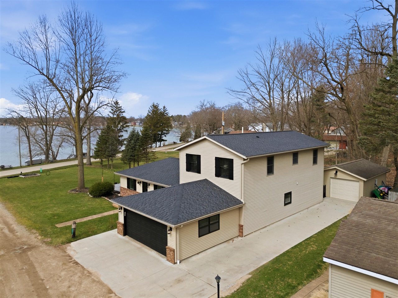 20070 Parkway Avenue, Three Rivers, MI, 49093-9041