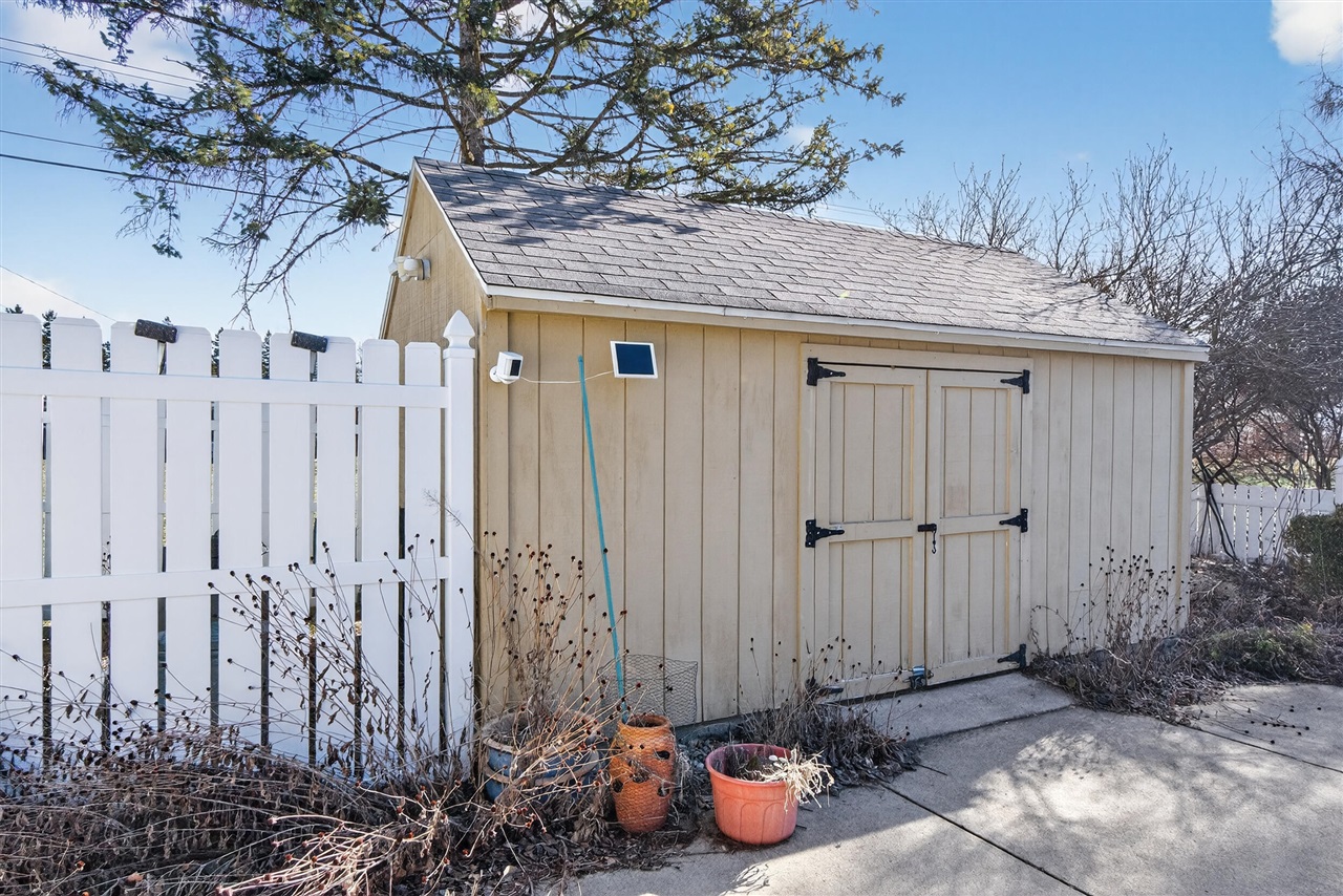 829 Thorntree Boulevard, Jackson, MI, 49203-2517