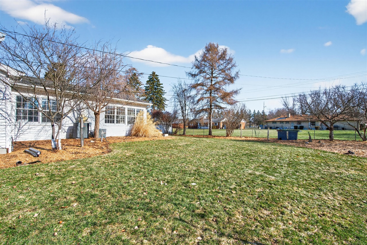 829 Thorntree Boulevard, Jackson, MI, 49203-2517