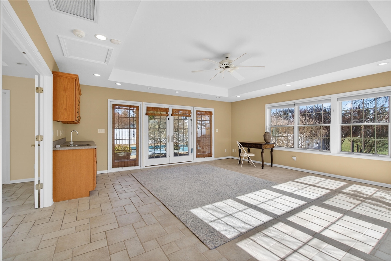 829 Thorntree Boulevard, Jackson, MI, 49203-2517