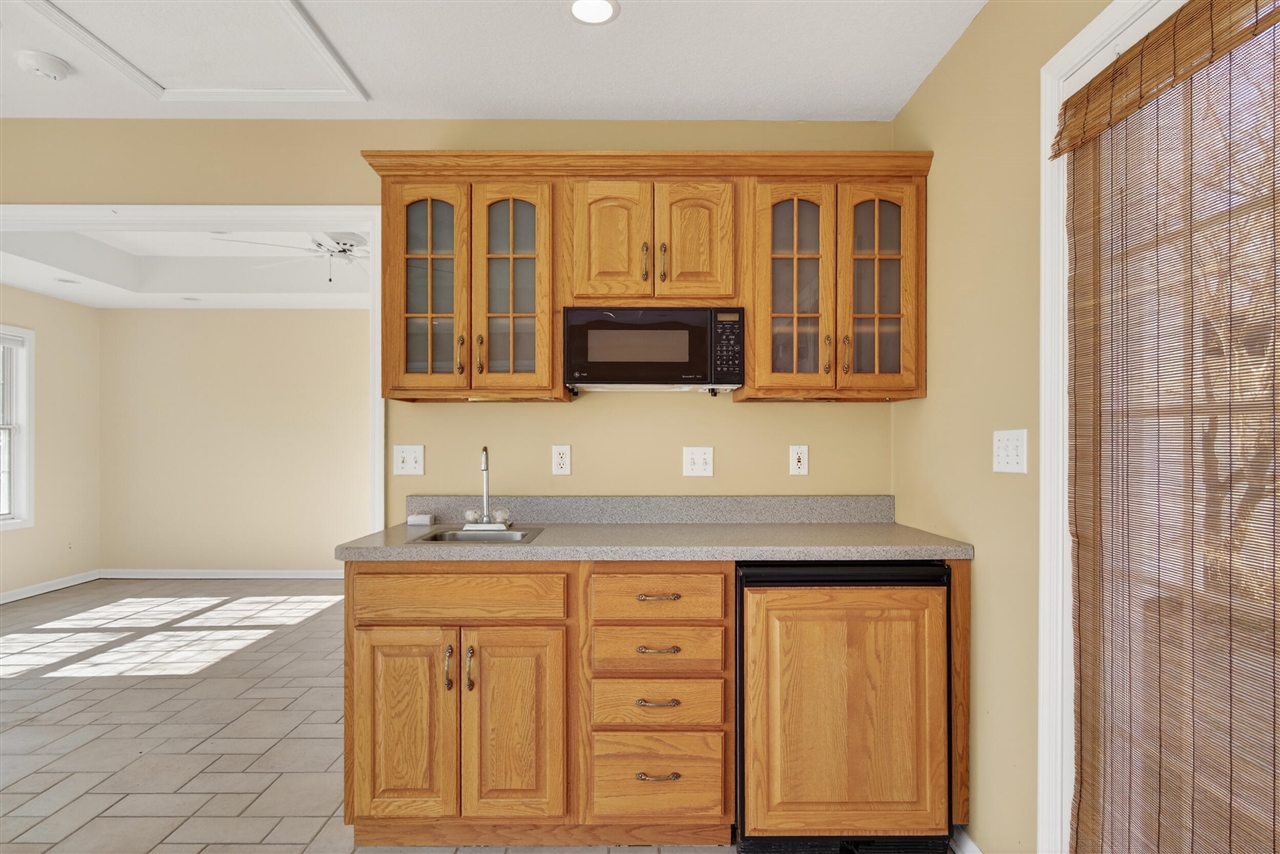 829 Thorntree Boulevard, Jackson, MI, 49203-2517