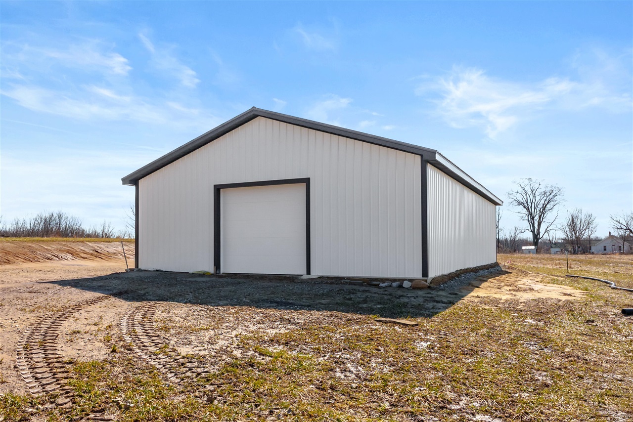 Homes for sale in Paw Paw, MI | 41823 Waukeenah Dr, Paw Paw, MI 49079 | MLS# 70517398