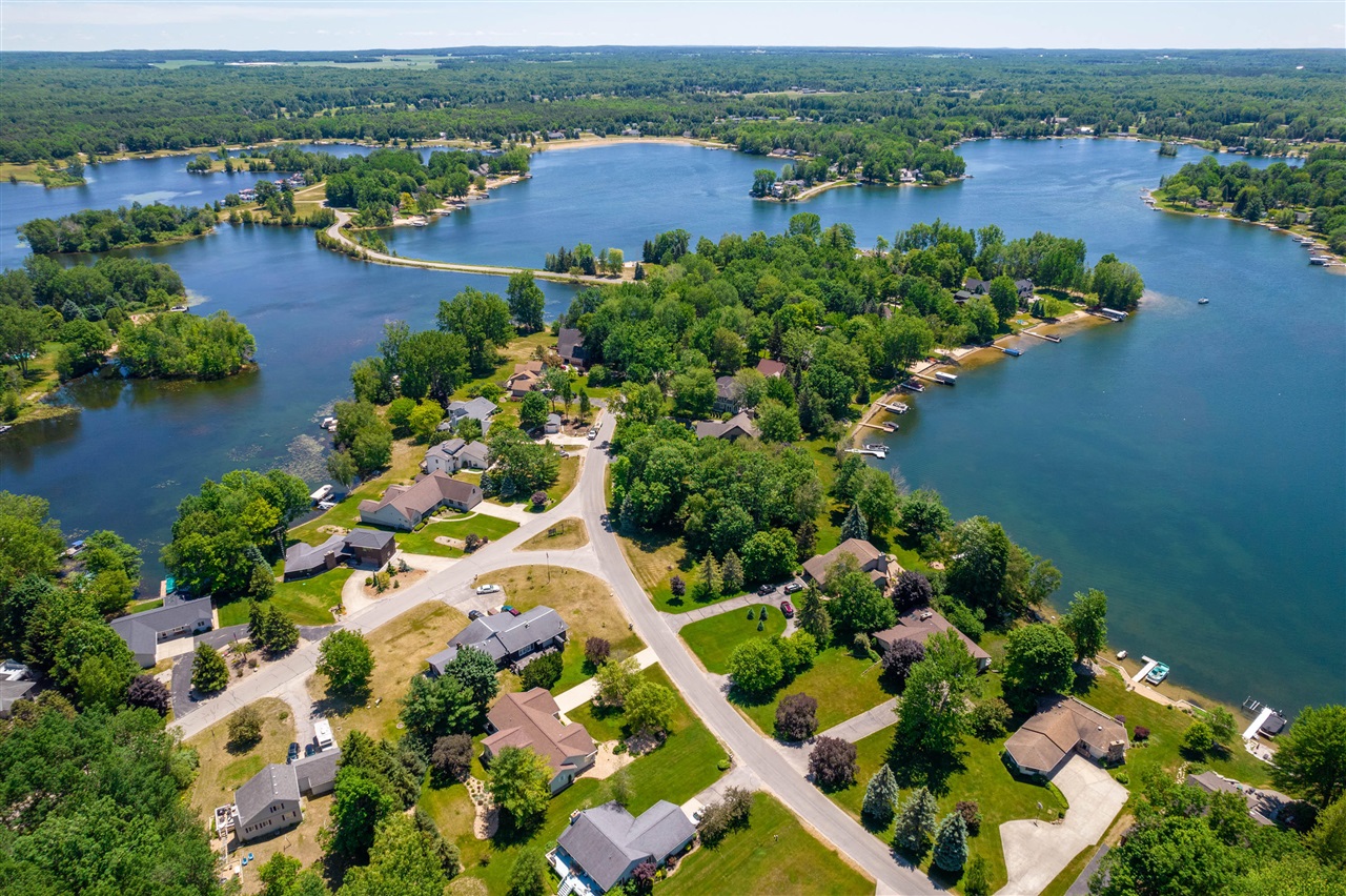 7889 Sunset Shores Drive, Canadian Lakes, MI, 49346