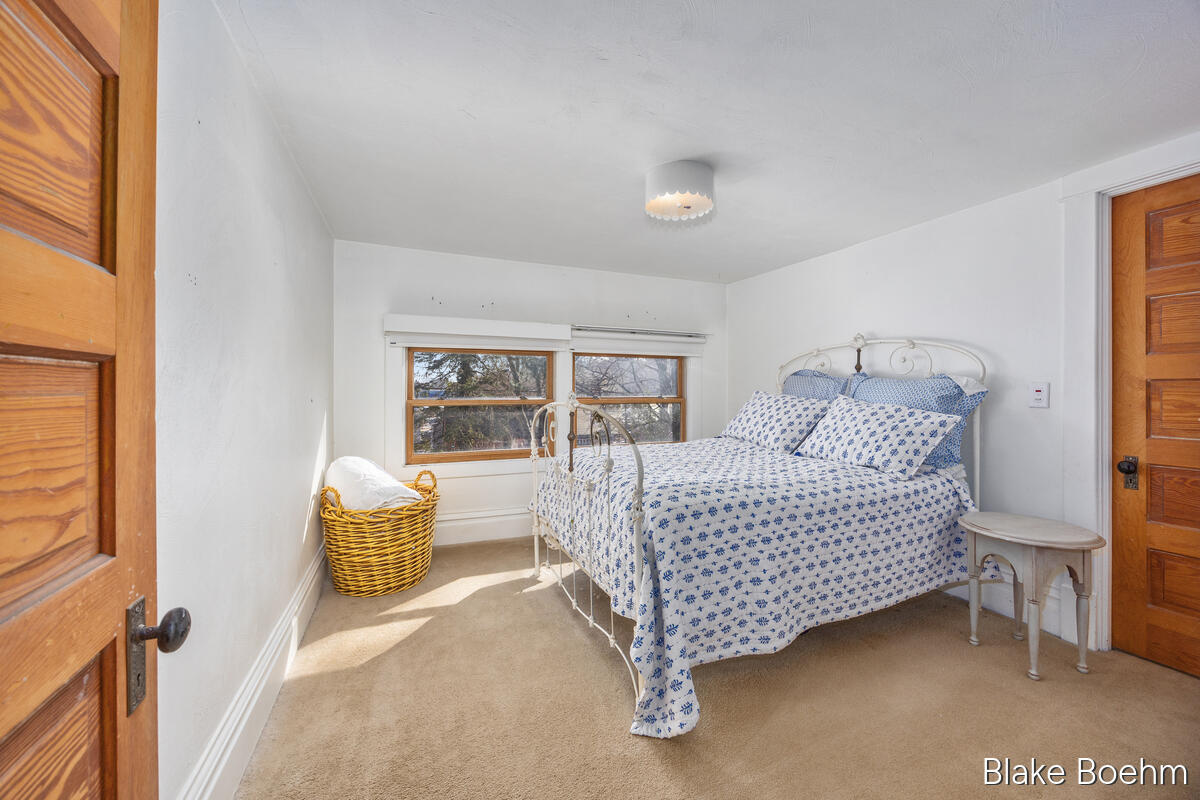 202 E 26th Street, Holland, MI, 49423-5106