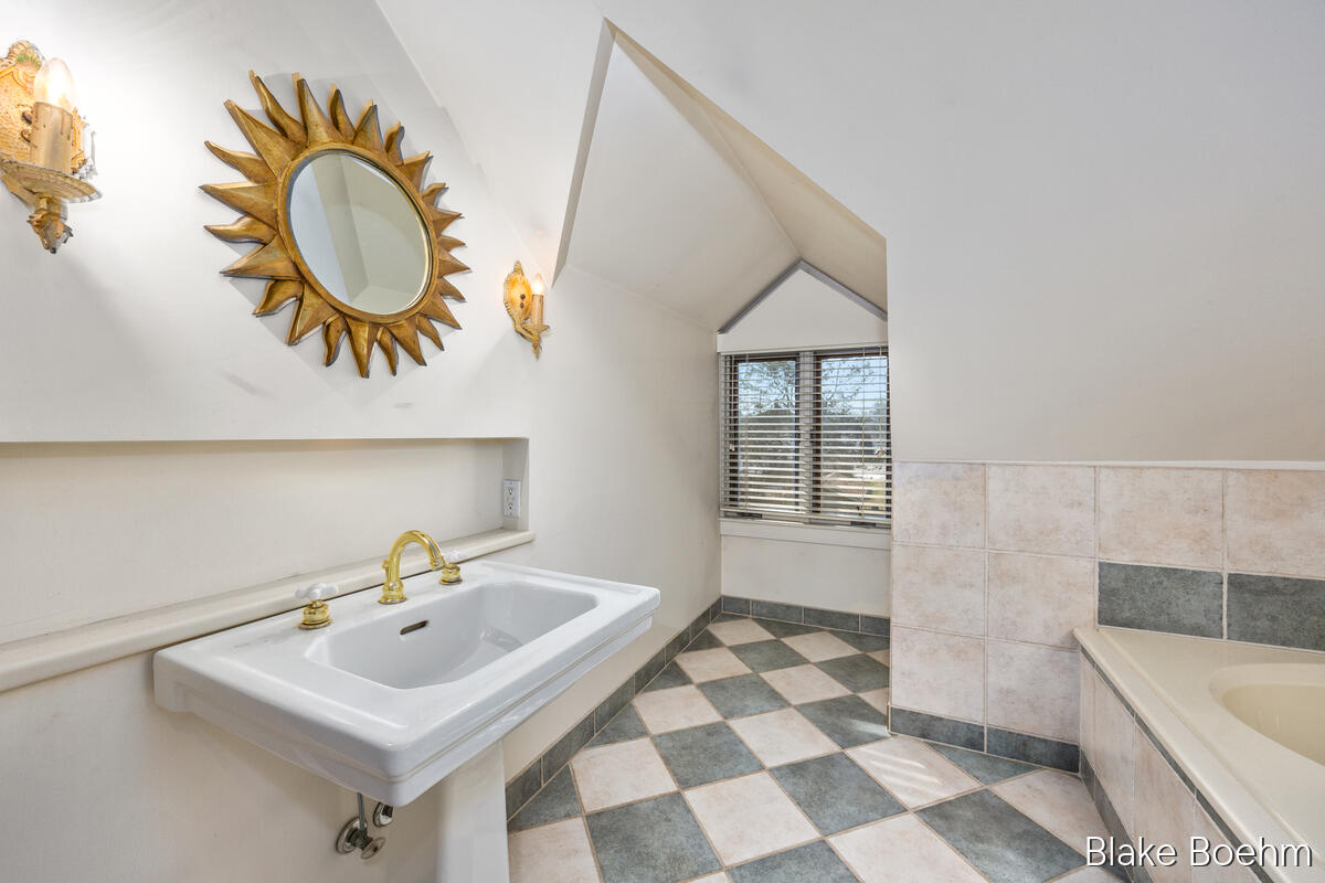 202 E 26th Street, Holland, MI, 49423-5106