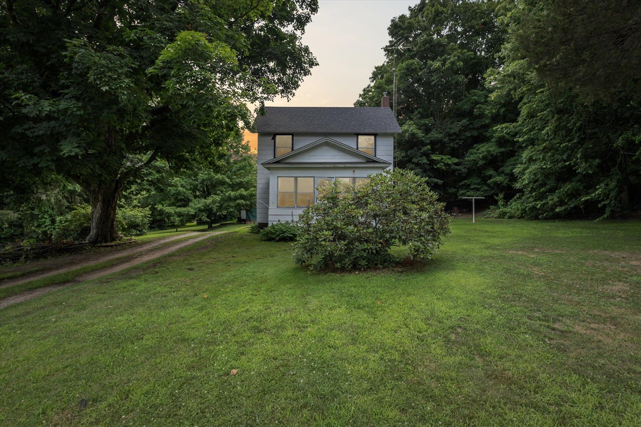 842 10th Street, Plainwell, MI, 49080-9523