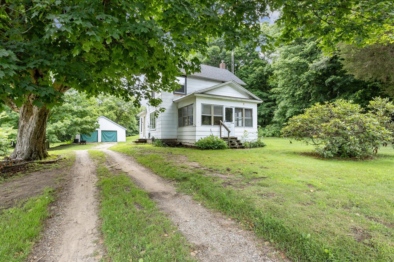 Homes for sale in Plainwell, MI | 842 10th St, Plainwell, MI 49080 | MLS# 70517569