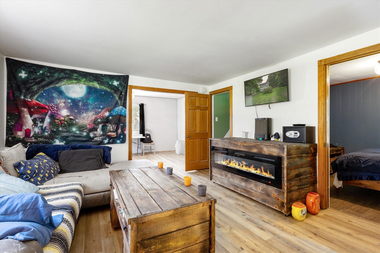 842 10th Street, Plainwell, MI, 49080-9523