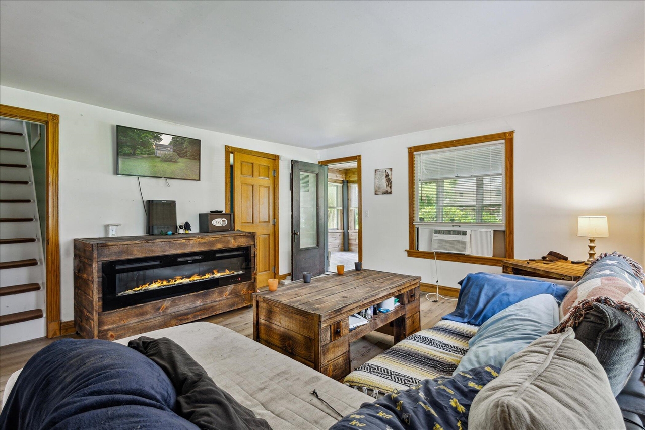 842 10th Street, Plainwell, MI, 49080-9523