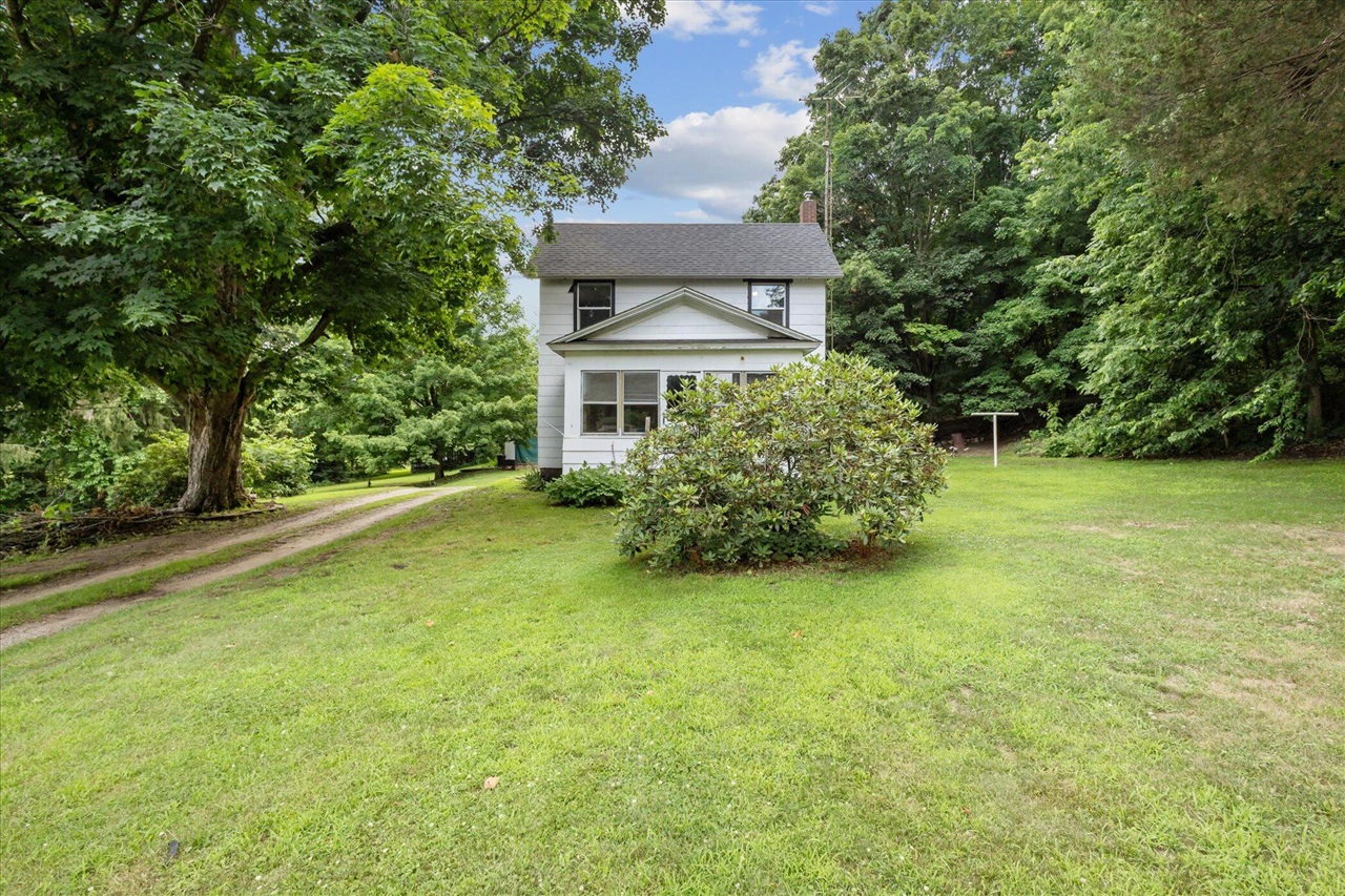 842 10th Street, Plainwell, MI, 49080-9523