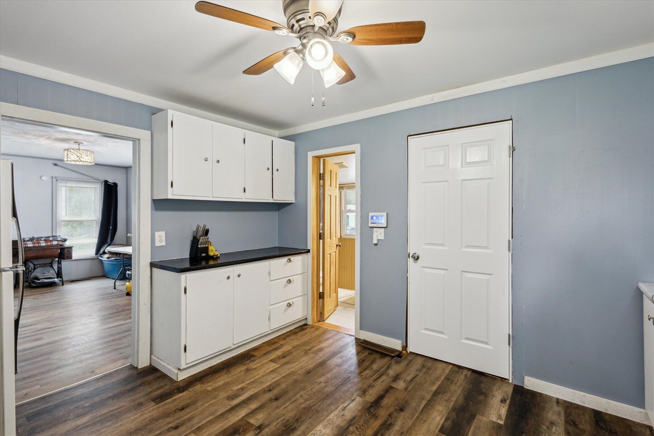 842 10th Street, Plainwell, MI, 49080-9523