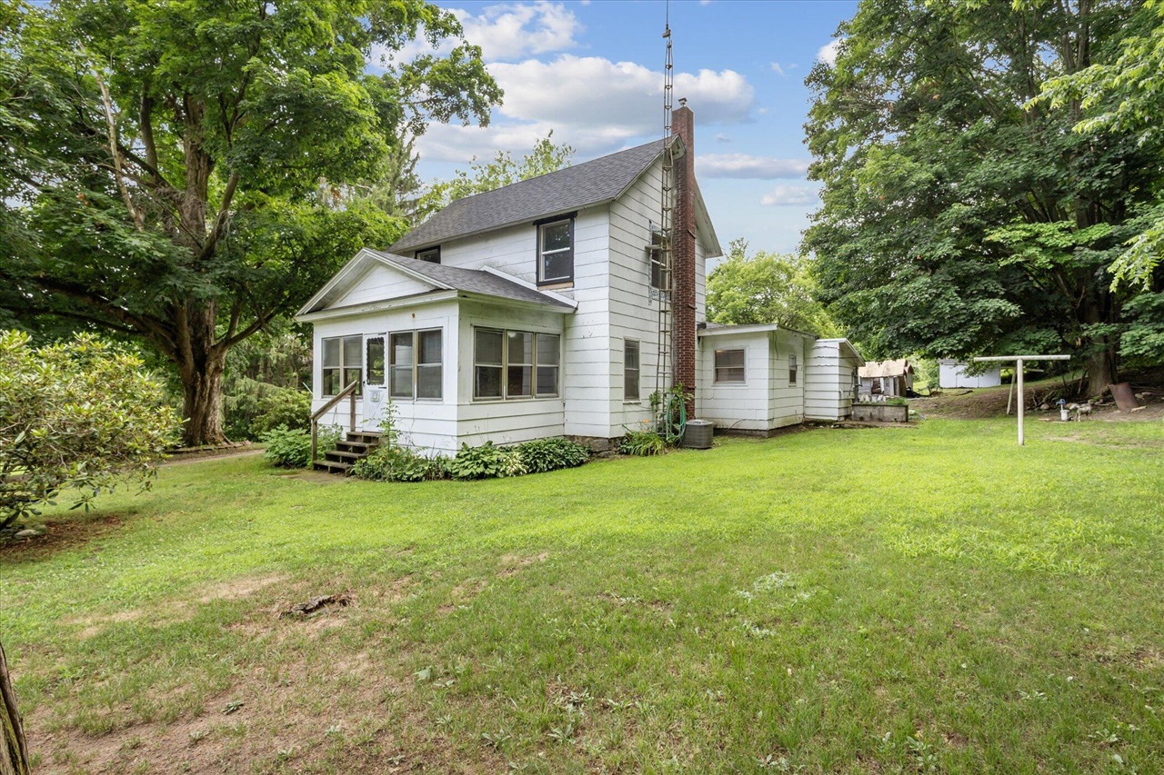 842 10th Street, Plainwell, MI, 49080-9523